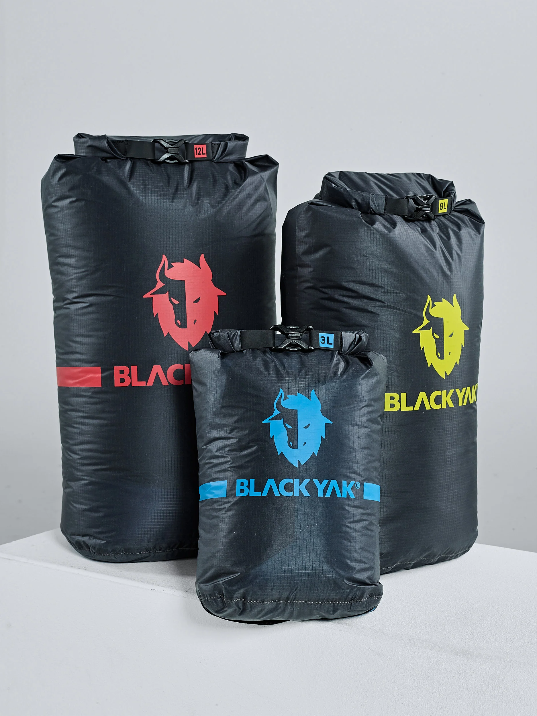 YAK LOGO 8L DRY BAG - Image 4